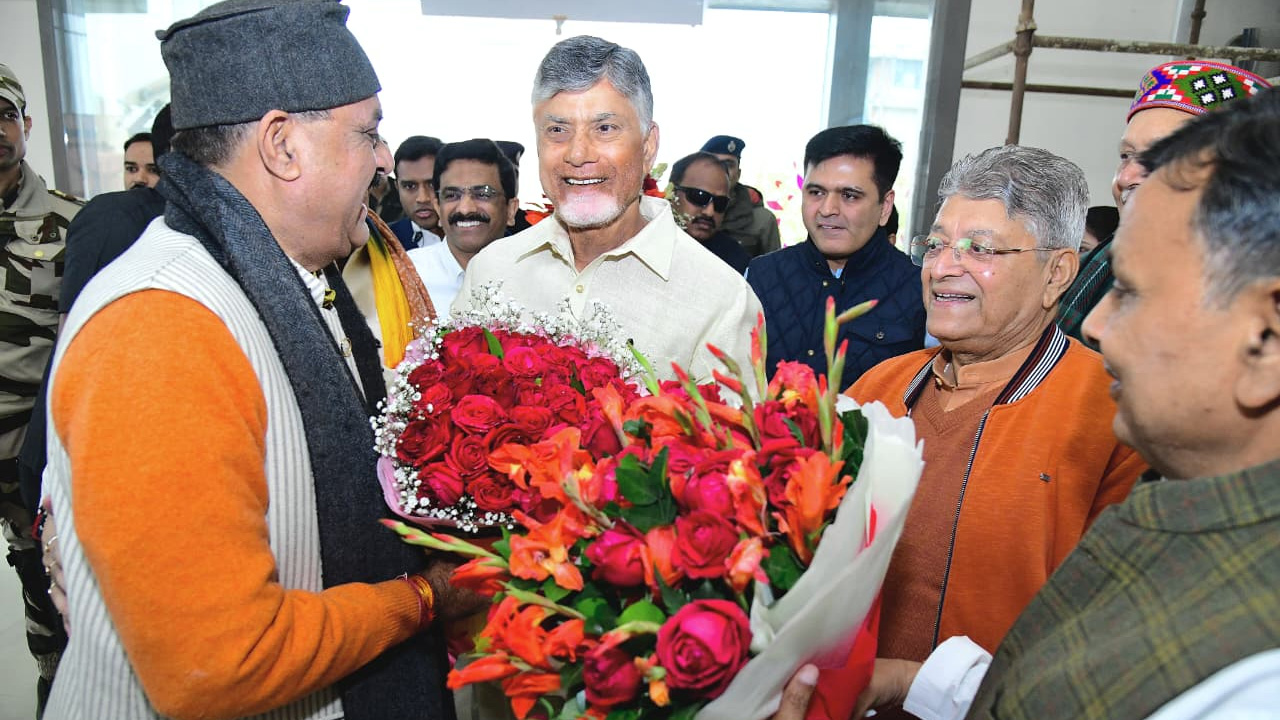 అయోధ్యలో సీఎం చంద్రబాబుకు ఘన స్వాగతం.. 