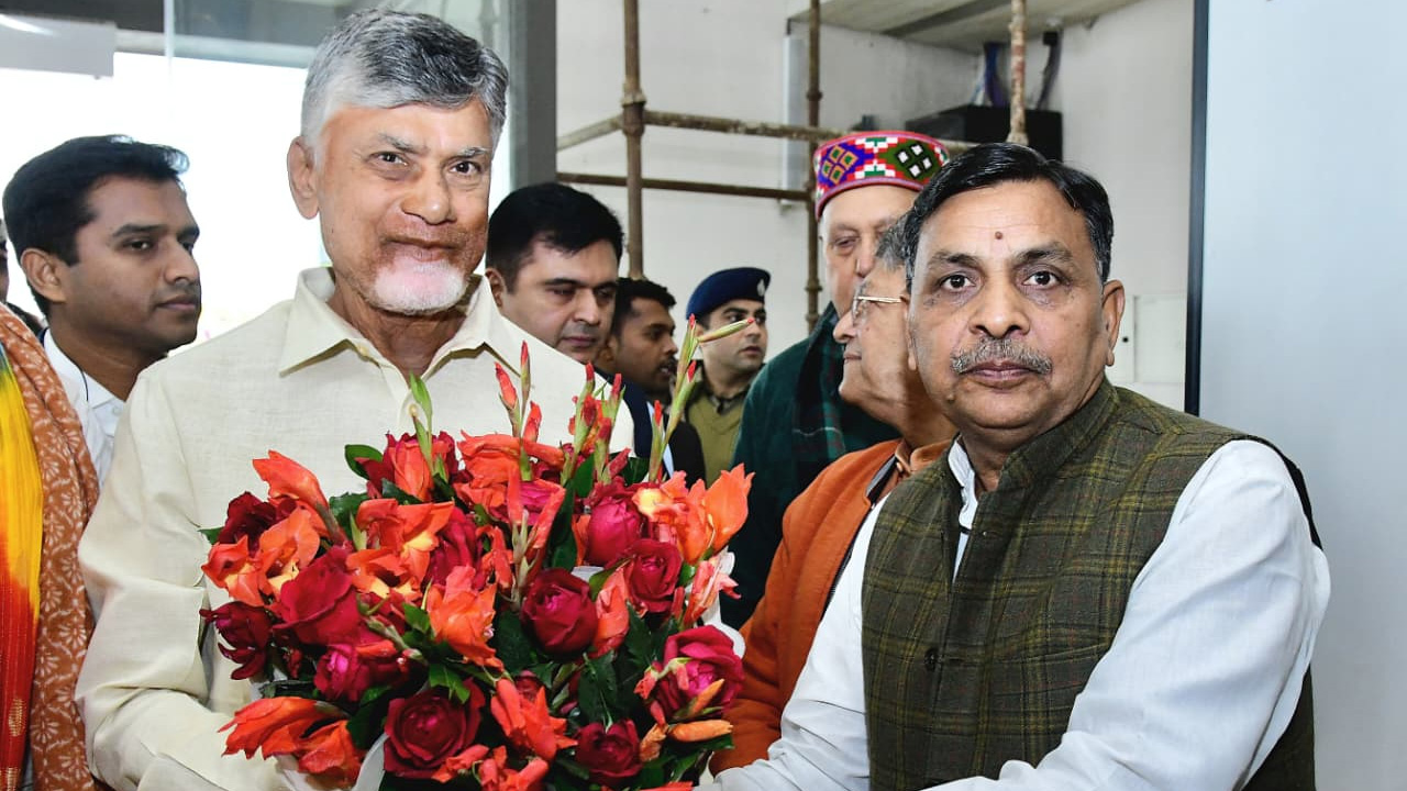 అయోధ్యలో సీఎం చంద్రబాబుకు ఘన స్వాగతం.. 