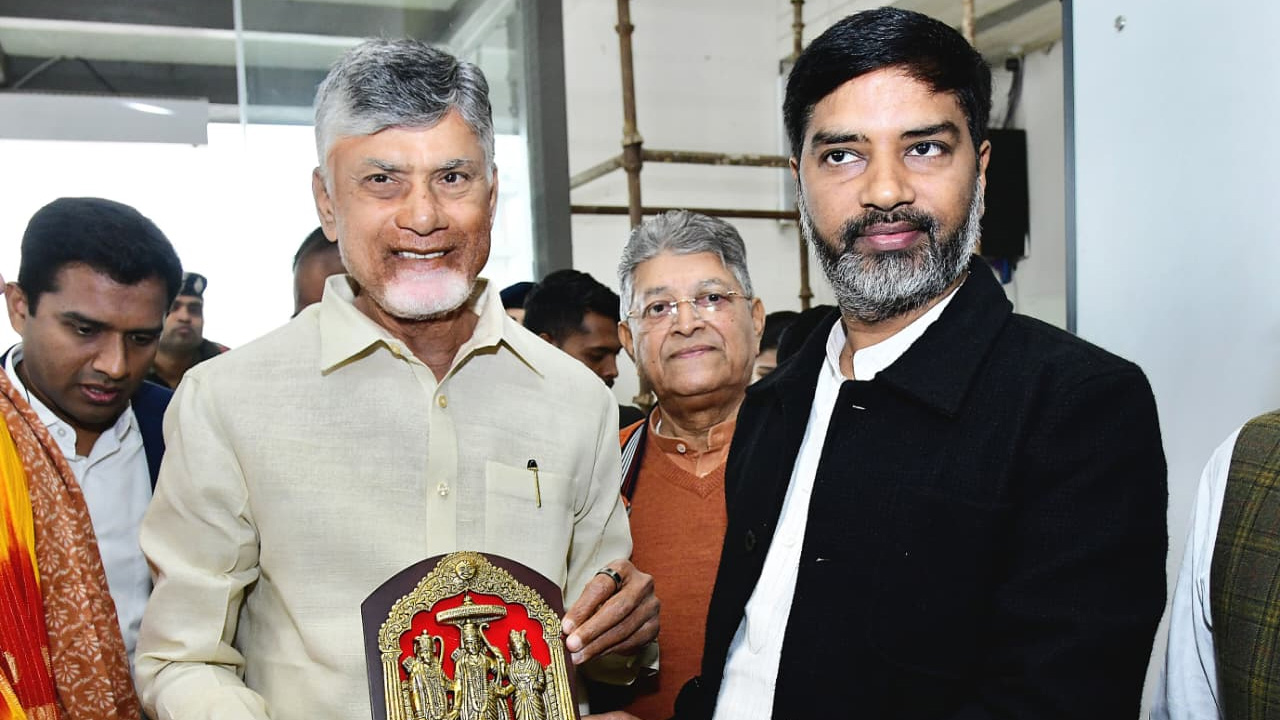 అయోధ్యలో సీఎం చంద్రబాబుకు ఘన స్వాగతం.. 
