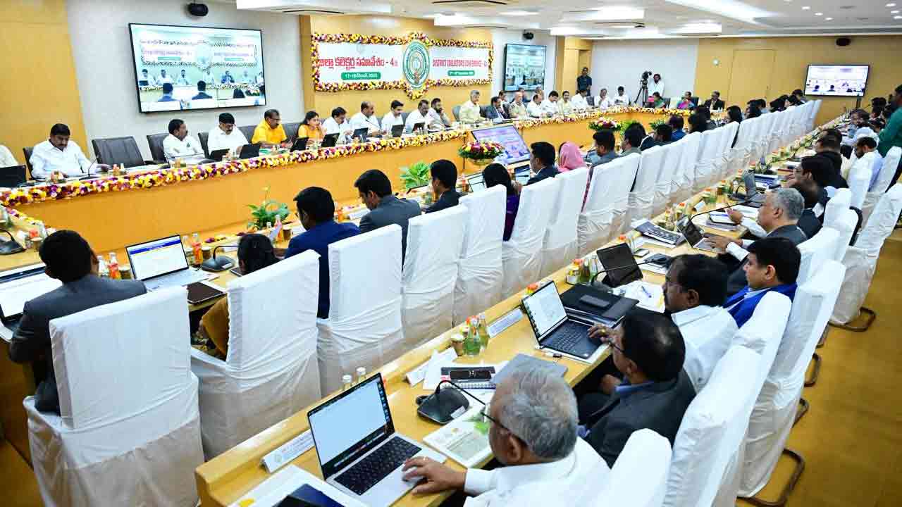 సీఎం చంద్రబాబు అధ్యక్షతన జిల్లా కలెక్టర్ల సమావేశం..