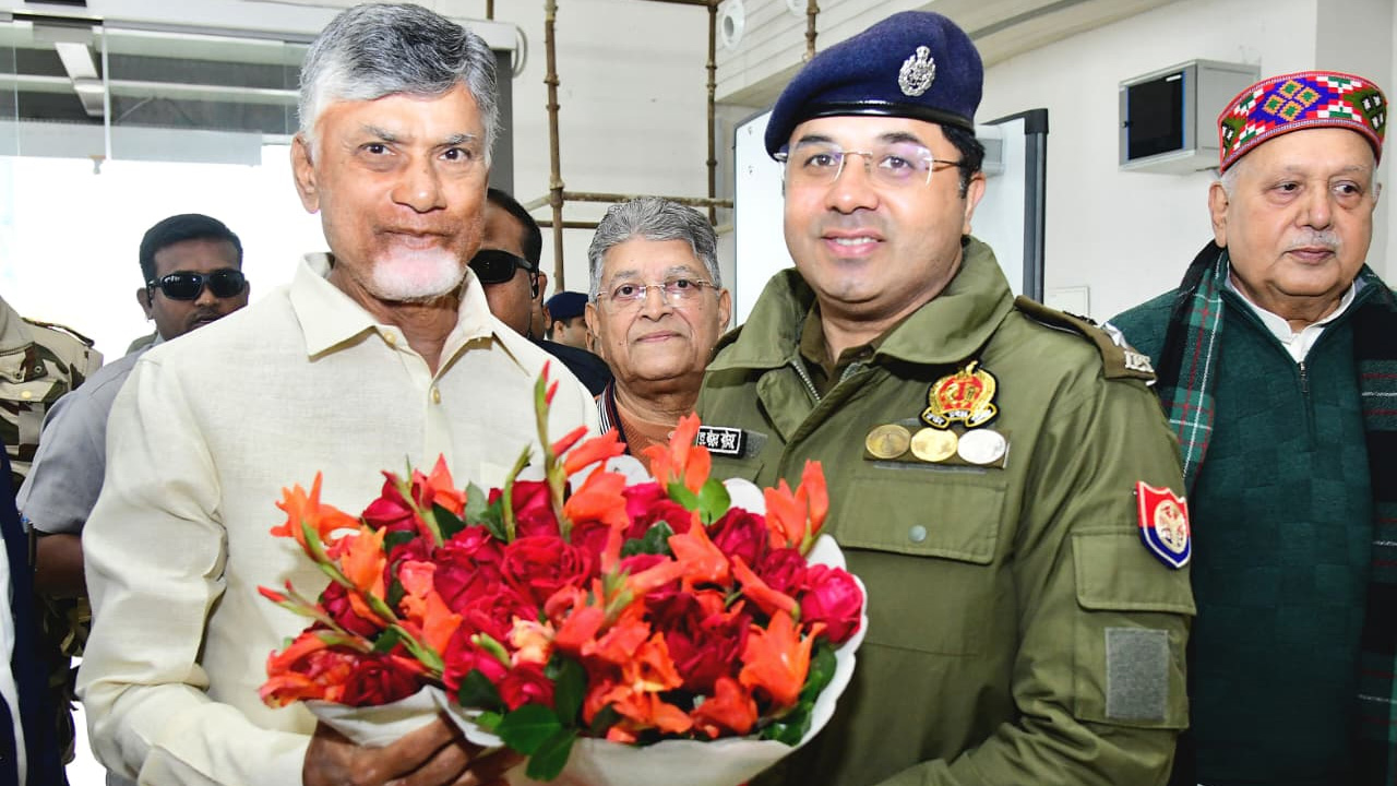 అయోధ్యలో సీఎం చంద్రబాబుకు ఘన స్వాగతం.. 