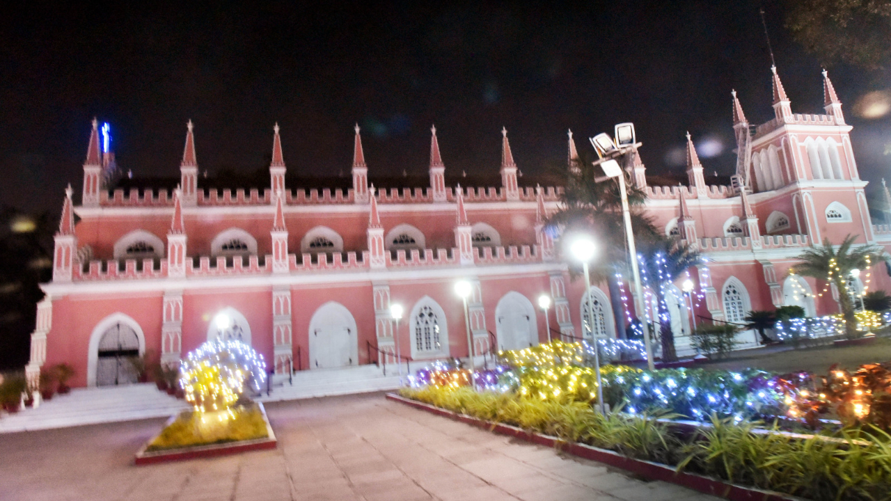 క్రిస్మస్ సెలబ్రేషన్.. ముస్తాబైన చర్చిలు