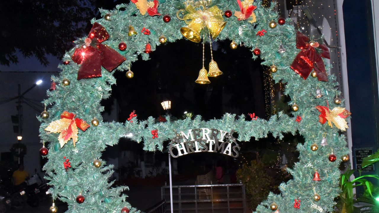 క్రిస్మస్ సెలబ్రేషన్.. ముస్తాబైన చర్చిలు