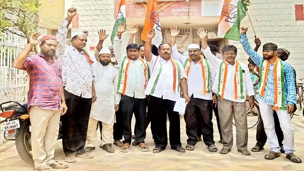 అక్రమ కేసులు కొట్టేయాలి 