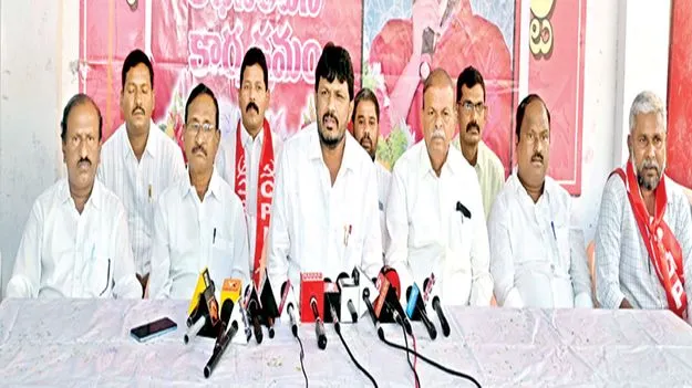 ఎవరికీ సంతోషం లేదు 