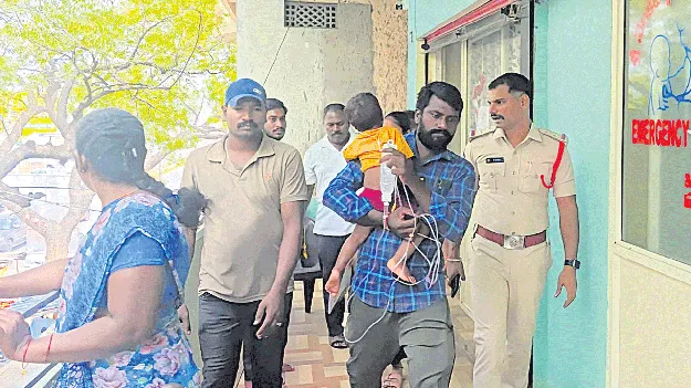 బిడ్డతో కాలువలోకి దూకిన తల్లి