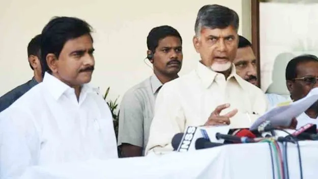 Devineni Uma Meets Chandrababu: సీఎం చంద్రబాబును కలిసిన దేవినేని ఉమా.. కీలక అంశాలపై చర్చ