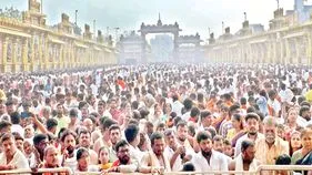 మంత్రాలయానికి పోటెత్తిన భక్తులు
