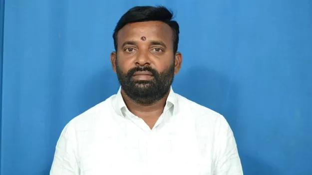 NRI: ఖతర్ నుండి వచ్చి..  ఒక్క ఓటు తేడాతో గెలిచిన సర్పంచ్ 