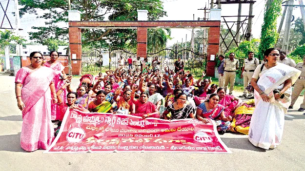 స్మార్ట్‌ కిచెన్‌ ఏర్పాటు రద్దు చేయాలి 