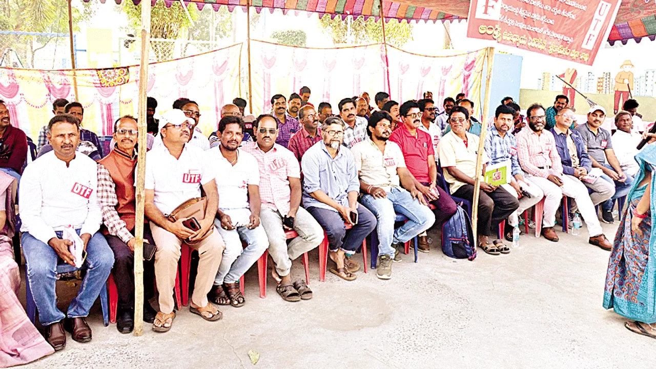 టెట్‌ నుంచి ఉపాధ్యాయులను మినహాయించాలి