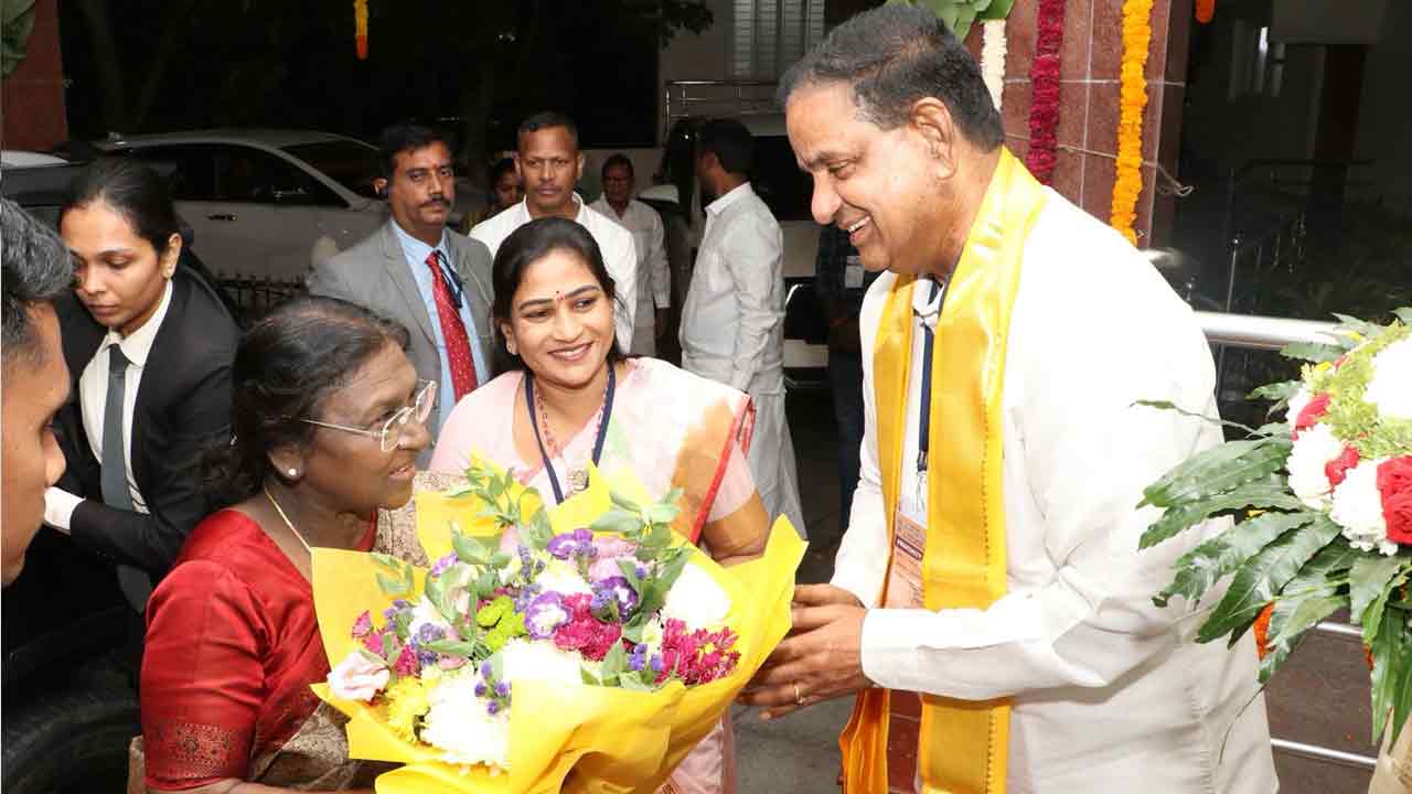 President Draupadi Murmu: తిరుచానూరులో పద్మావతి అమ్మవారిని దర్శించుకున్న రాష్ట్రపతి ద్రౌపది ముర్ము