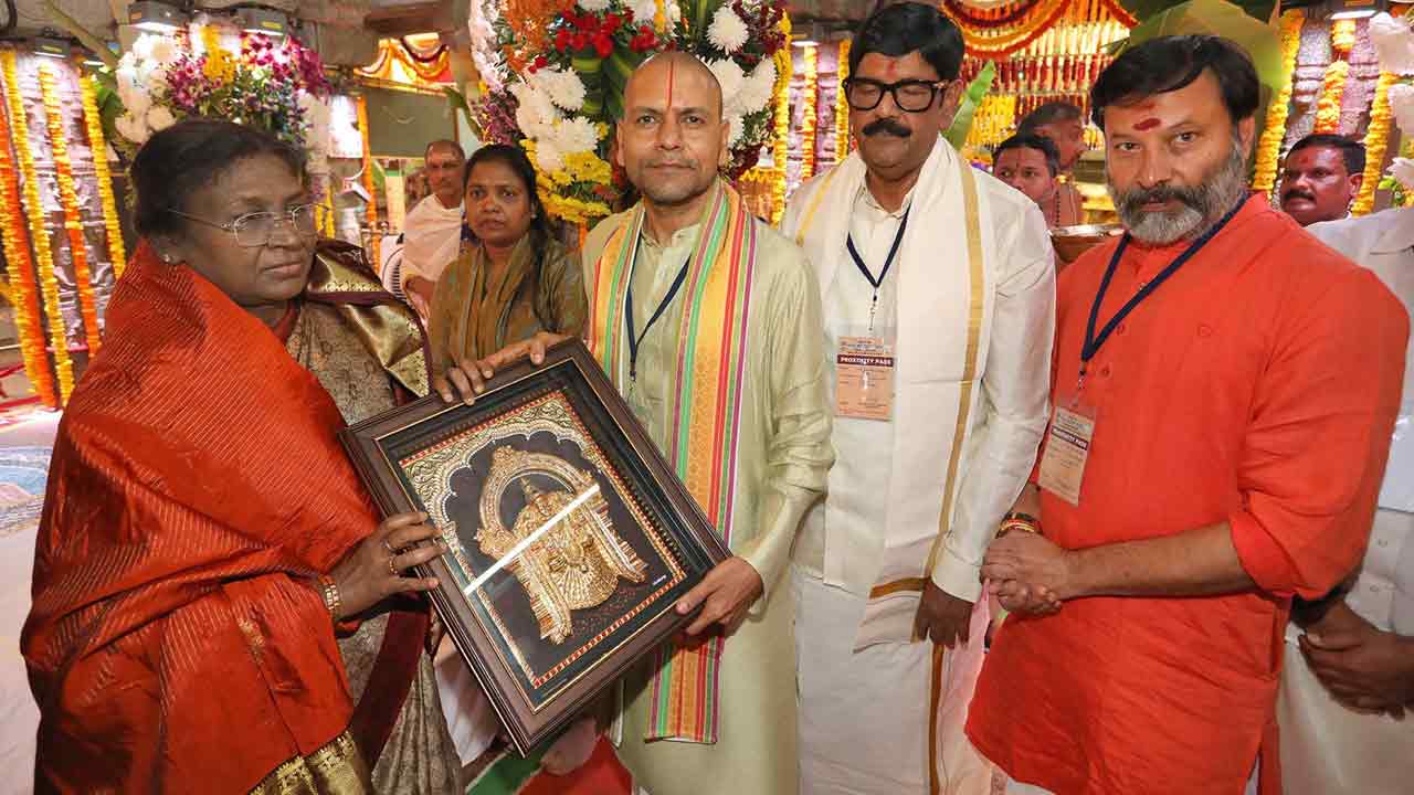 President Draupadi Murmu: తిరుచానూరులో పద్మావతి అమ్మవారిని దర్శించుకున్న రాష్ట్రపతి ద్రౌపది ముర్ము