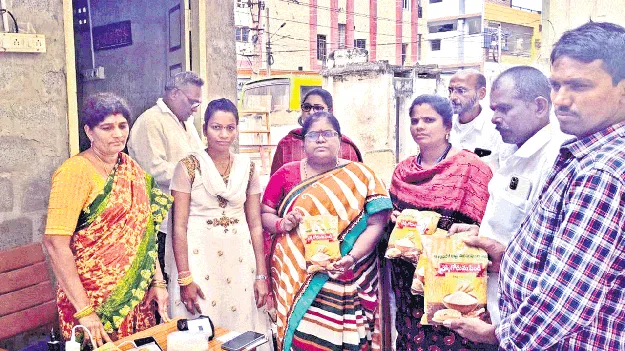 రేషన్‌ పంపిణీ ప్రారంభం