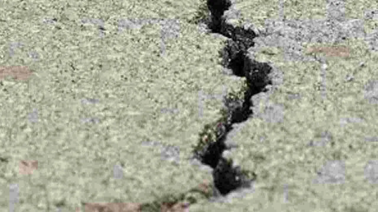 Earthquake In Gujarat: భూకంపం.. భయంతో ఇళ్ల నుంచి పరుగు తీసిన జనం
