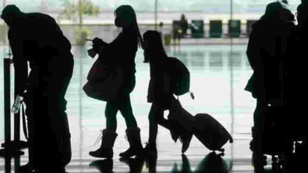 Indian Citizenship: భారత్‌ నుంచి పెరుగుతున్న శాశ్వత వలసలు.. ఏటా 2 లక్షల మందికి పైగా...