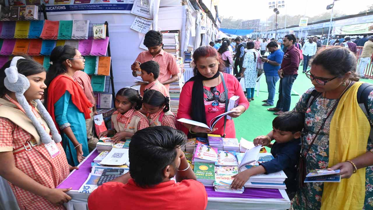 హైదరాబాద్ బుక్ ఫెయిర్‌కు విశేష స్పందన