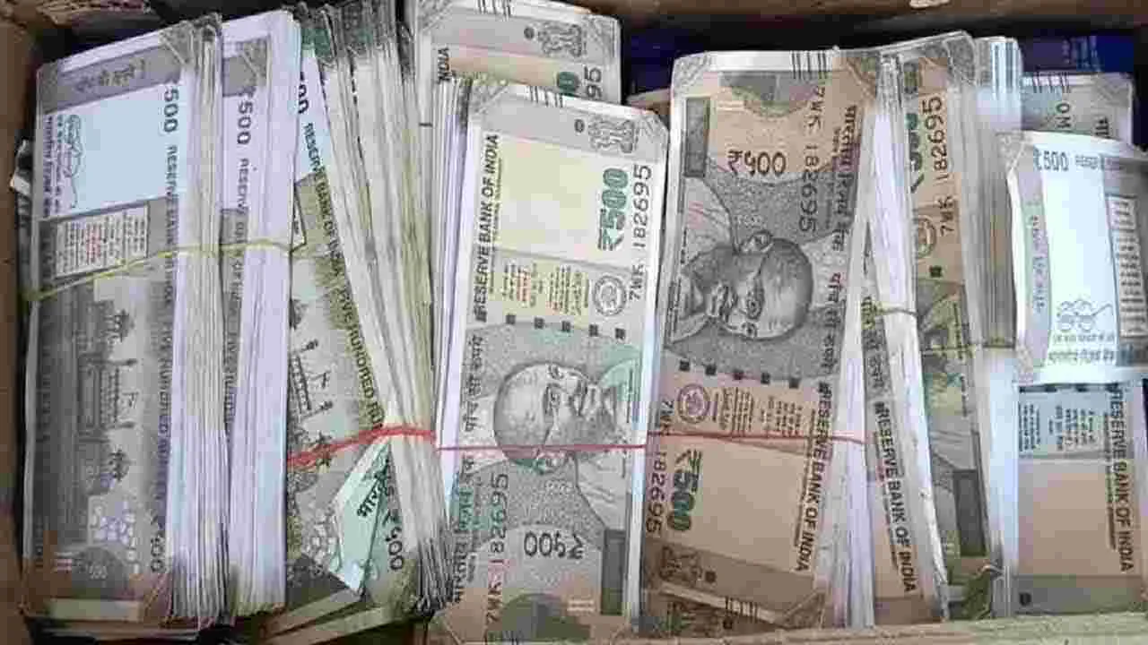 Fake Rs 500 Notes: రూ. 500 నకిలీ నోట్ల కలకలం.. రైతును అదుపులోకి తీసుకున్న పోలీసులు