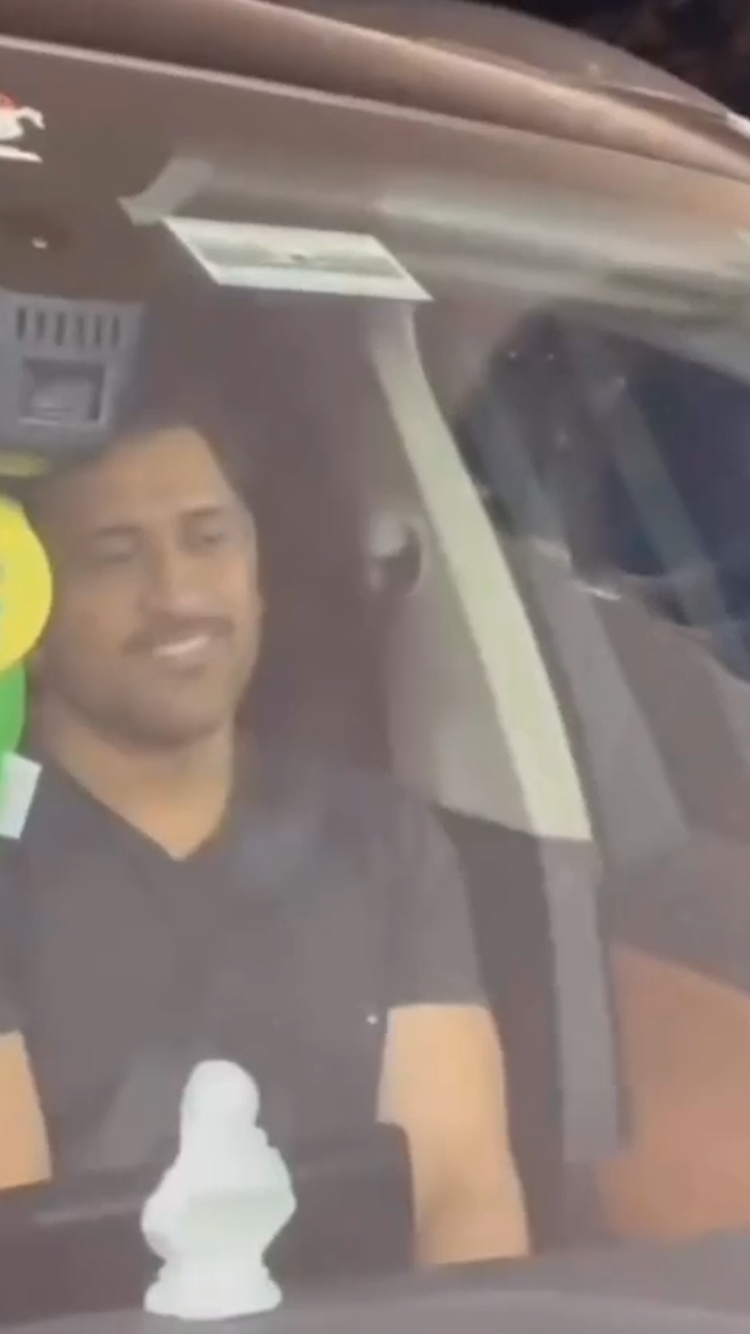 ఒకే కారులో సినీ ప్రేక్షకులు