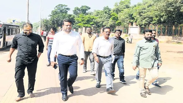 దుకాణం పేరిట దందా