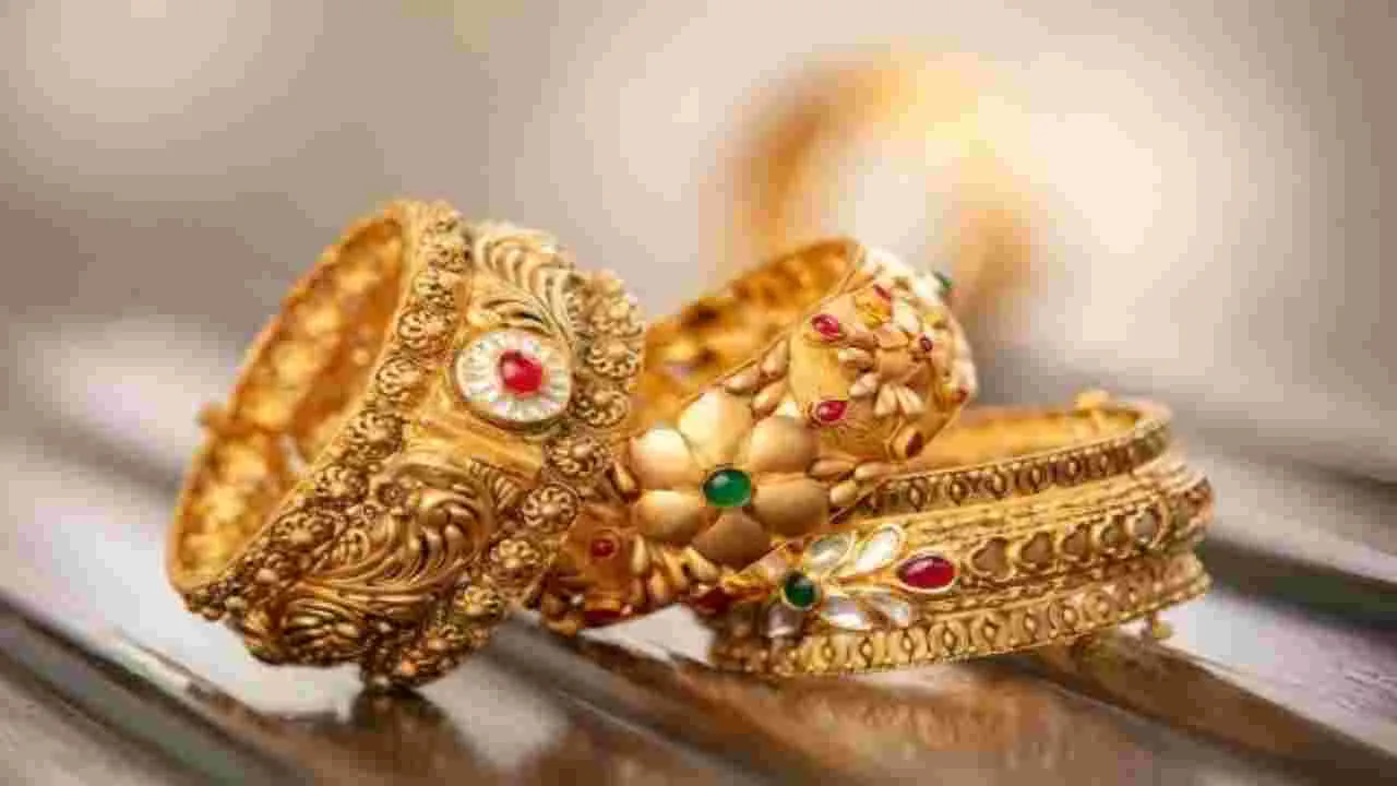 Gold Rates on Dec 22: వినియోగదారులకు అలర్ట్.. నేటి బంగారం, వెండి ధరలు ఇవీ..