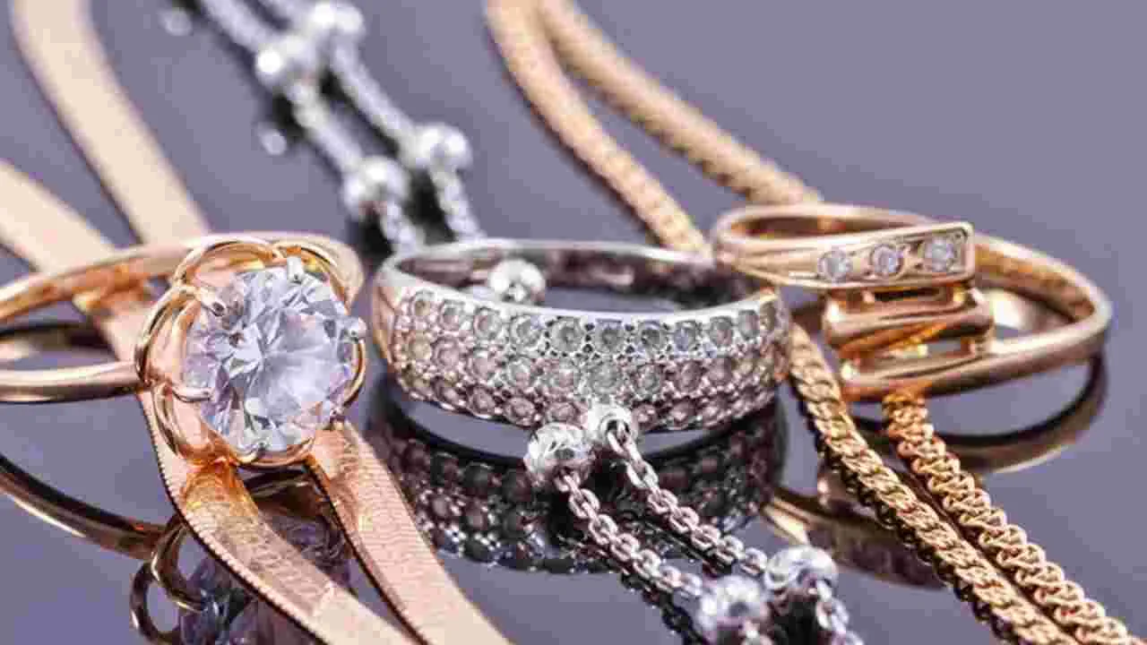 Gold, Silver Rates on Jan 2: ఒక్కసారిగా పెరిగిన గోల్డ్, సిల్వర్ ధరలు.. ఎంతో తెలిస్తే