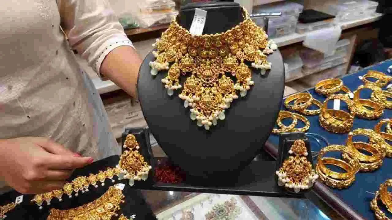 Gold, Silver Rates Jan 2: పసిడి, వెండి ధరలు.. నేటి రేట్స్ ఇవీ