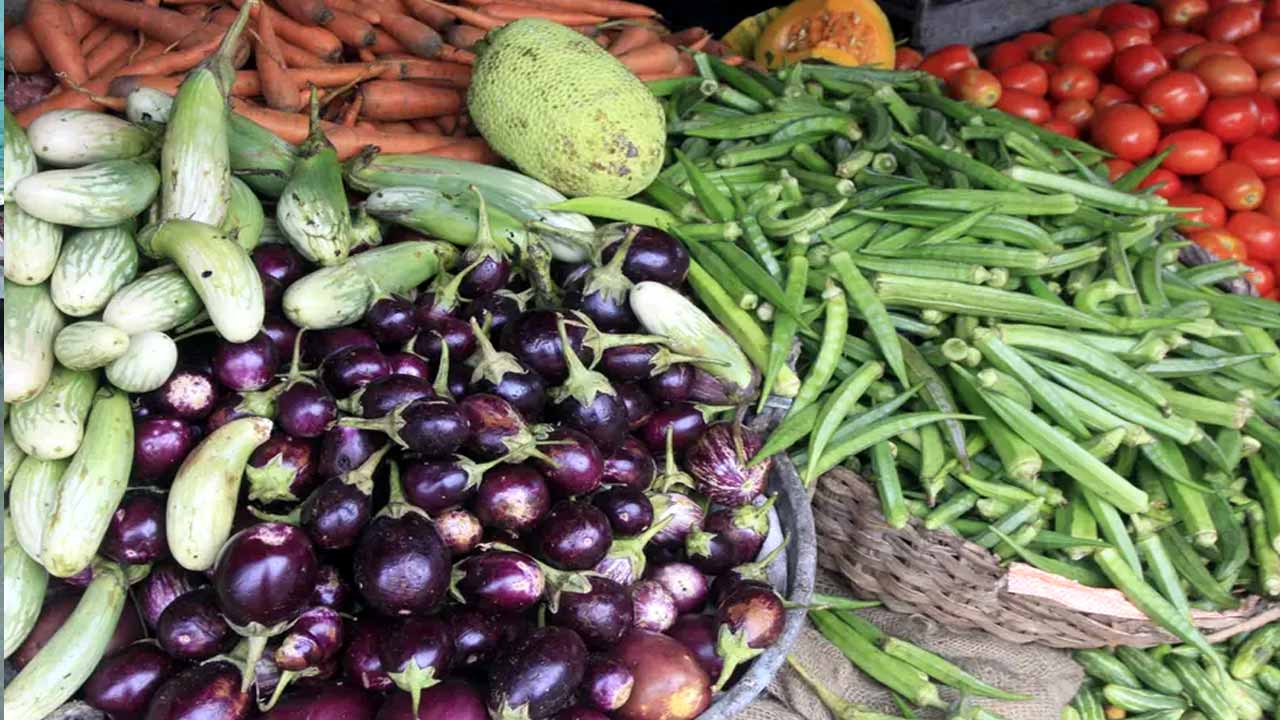 Vegetable Prices in Pakistan: పాకిస్తాన్‌లో ప్రస్తుతం కూరగాయల ధరలు ఎలా ఉన్నాయో తెలుసా.. అల్లం, వెల్లుల్లి ధర ఎంత ఎంతంటే.. 