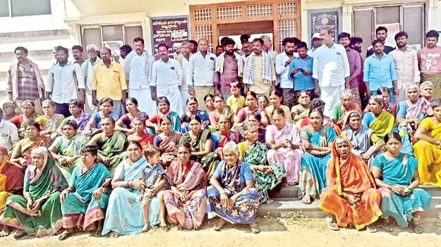 ‘గ్రామకంఠం భూమిని కాపాడాలి’