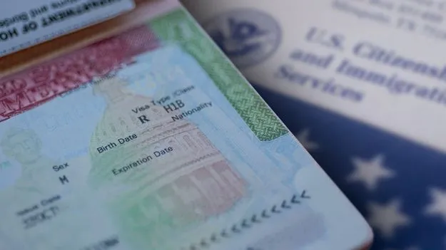 H-1b Visa: హెచ్-1బీ వీసాకు చెక్ పెట్టే చట్టాన్ని తెస్తాను.. అమెరికా కాంగ్రెస్ సభ్యురాలి ప్రకటన