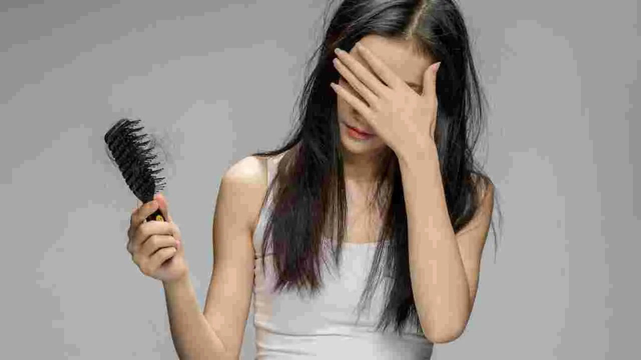 Winter Hair Fall Reasons: శీతాకాలంలో జుట్టు ఎక్కువగా రాలిపోవడానికి కారణాలు ఇవే.!