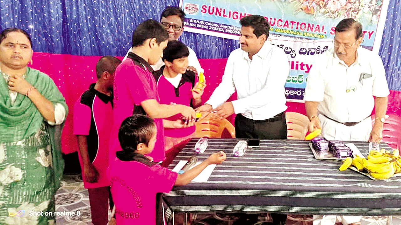 విభిన్న ప్రతిభావంతులపై శ్రద్ధ వహించాలి