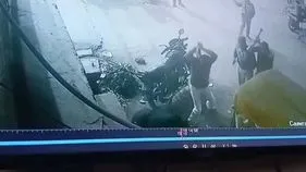 Haryana Horror: పట్టపగలే దాడి.. రోడ్డుపై విచక్షణా రహితంగా.. నేలకొరిగినా కనికరించకుండా.. 