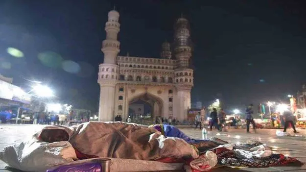 Hyderabad Shivers in Cold Wave: వణికిస్తున్న చలిగాలులతో బయటకు రాని జనం