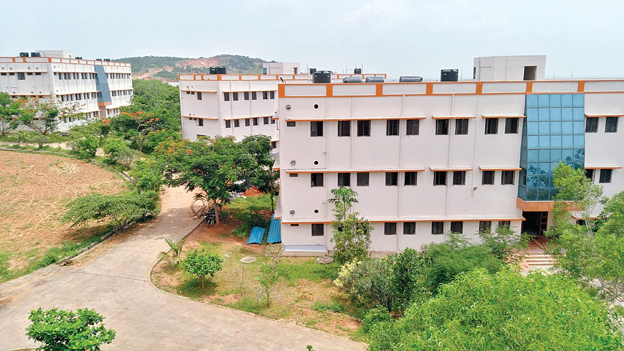 ఆర్జీయూకేటీలో విద్యార్థినులపై వేధింపుల కలకలం