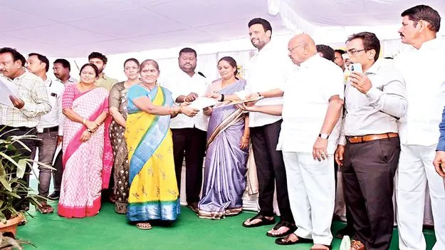 అర్హులందరికీ ఇళ్లు 