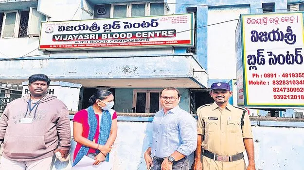 విజయశ్రీ బ్లడ్‌ సెంటర్‌పై కొరడా