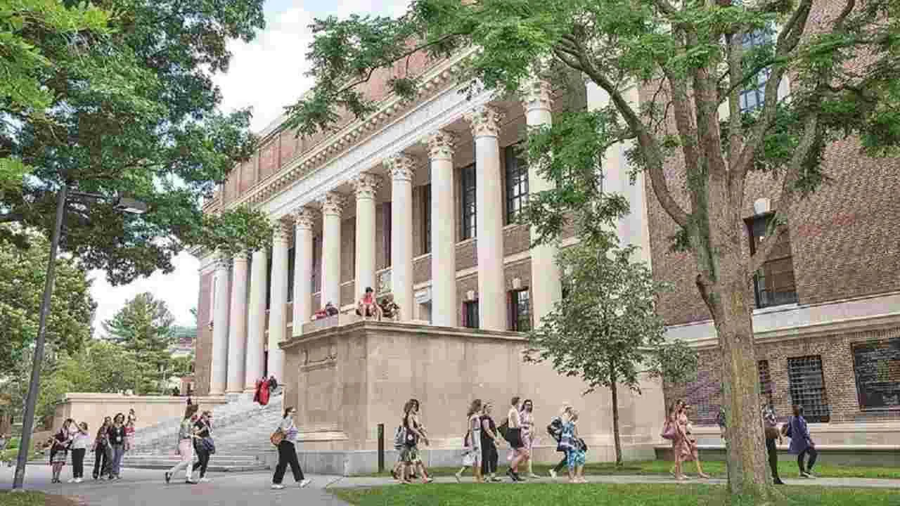 US Universities: ట్రంప్ ఎఫెక్ట్.. భారీగా ఆదాయాన్ని కోల్పోనున్న అమెరికా యూనివర్సిటీలు