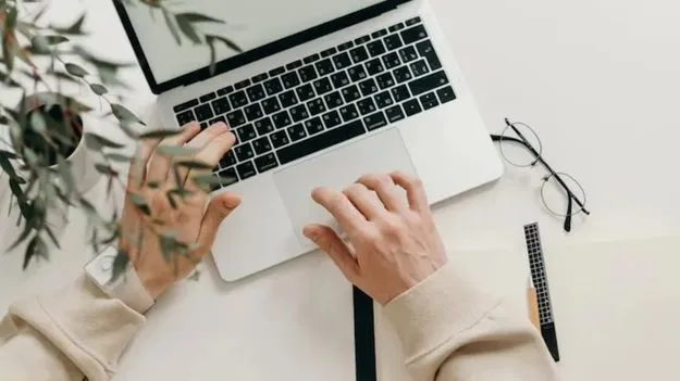 Viral Internship Offer: రోజుకు 12 గంటల పని.. నెలకు రూ.1 లక్ష శాలరీ.. ఇంటర్న్‌షిప్ ఆఫర్‌తో రేగిన కలకలం