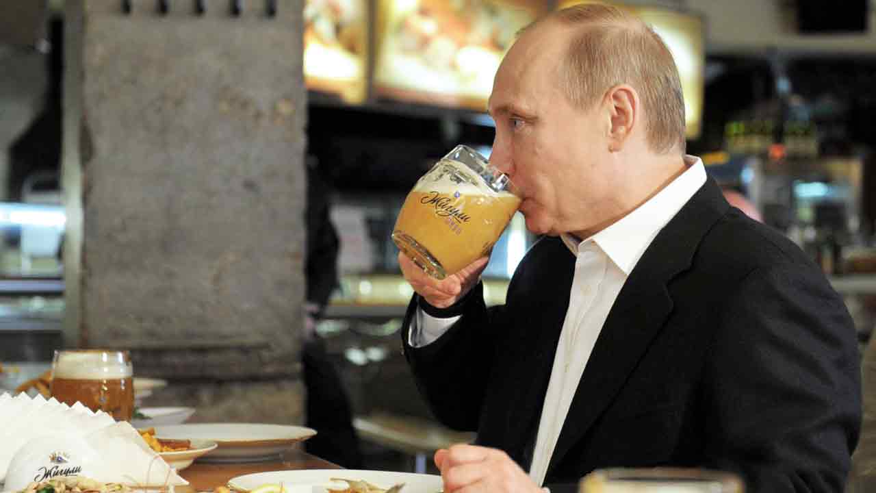 రష్యా అధ్యక్షుడు పుతిన్ ఇంత సింపుల్ ఫుడ్ తింటాడా?.. 