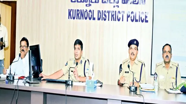 సైబర్‌ నేరాలను నియంత్రించాలి