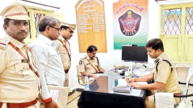 డ్రంకెన్‌ డ్రైవ్‌, ఓపెన్‌ డ్రింకింగ్‌పై దృష్టి పెట్టండి