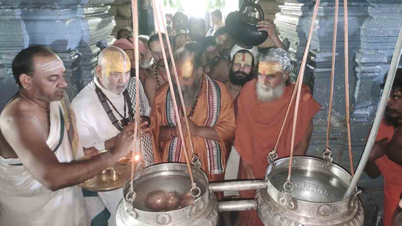 Kaleshwaram: కాళేశ్వరం క్షేత్రంలో పీఠాధిపతుల పుణ్యస్నానాలు