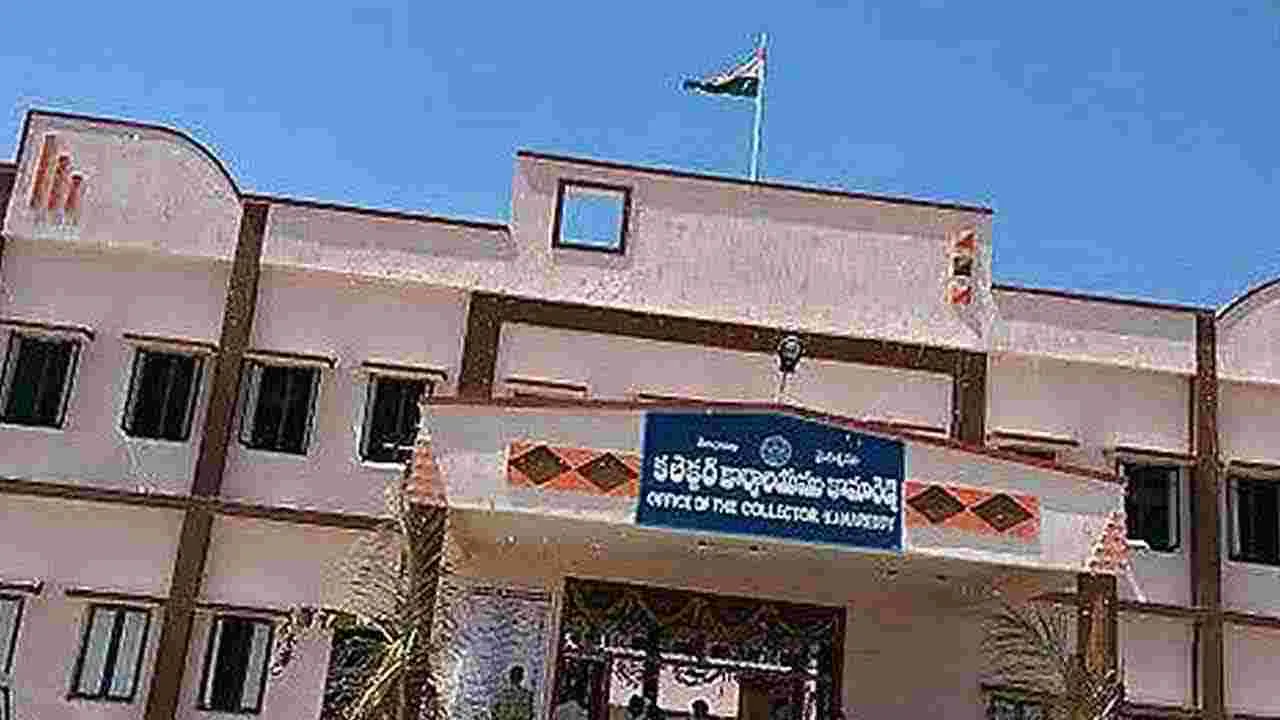 Panchayat Elections In Telangana: నకిలీ కుల ధృవీకరణతో సర్పంచ్ పదవి.. ఆందోళనకు దిగిన గ్రామస్తులు