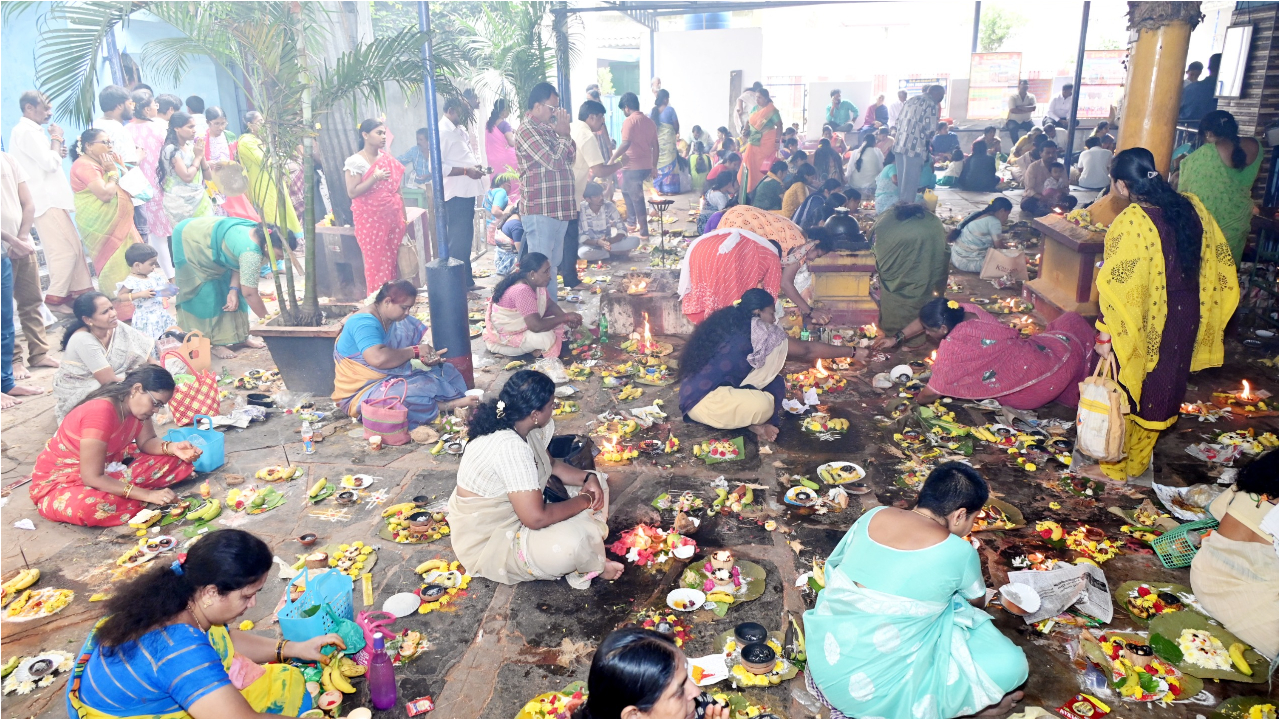 భక్తులతో కిటకిటలాడుతున్న శైవక్షేత్రాలు
