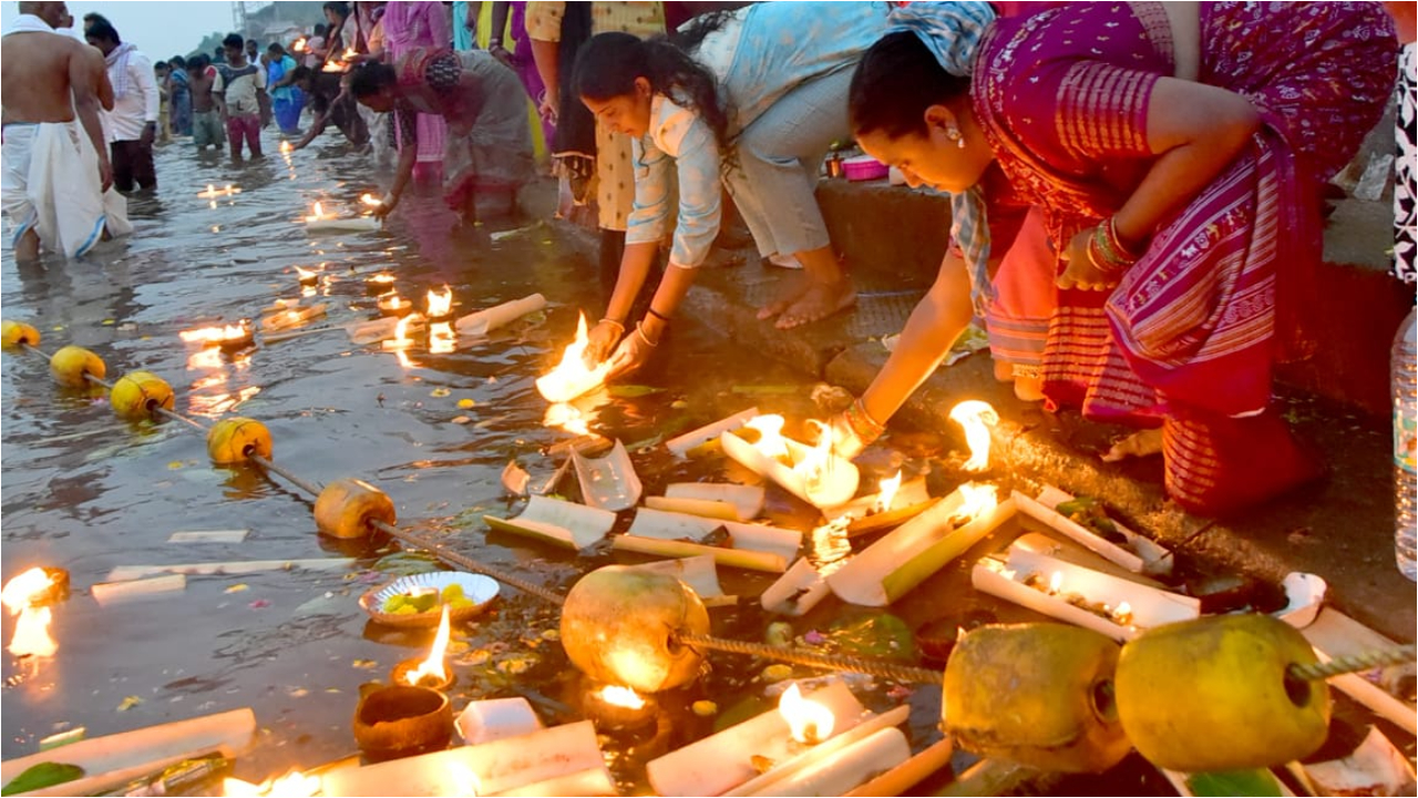 భక్తులతో కిటకిటలాడుతున్న శైవక్షేత్రాలు