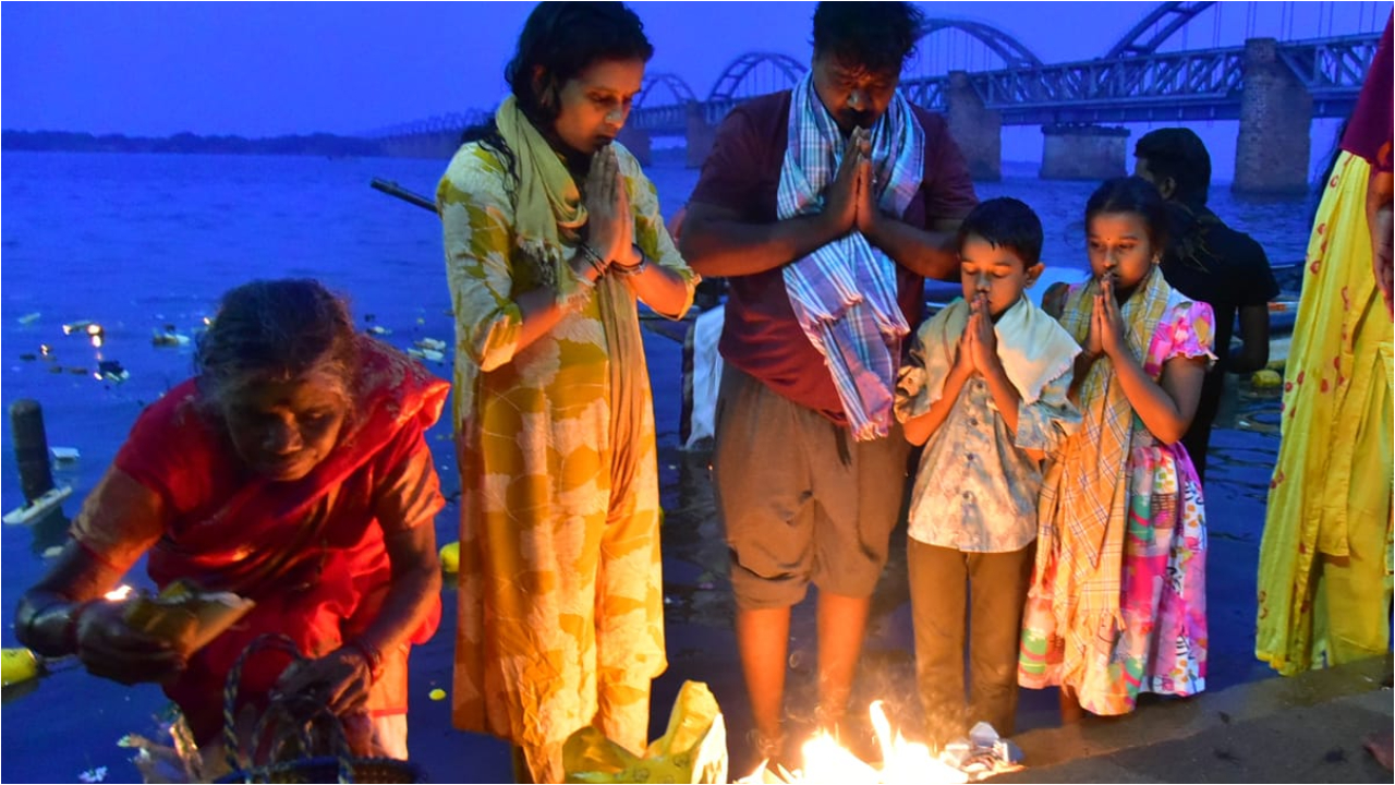 భక్తులతో కిటకిటలాడుతున్న శైవక్షేత్రాలు