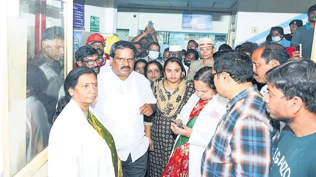 ఆస్పత్రిలో అసలేం జరుగుతోంది?