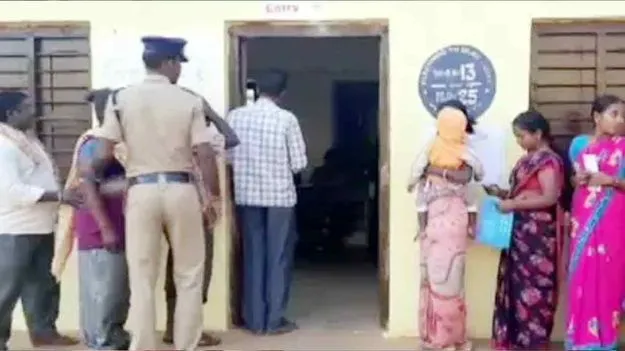 Local Body Elections:  పల్లెల్లో ఆత్మీయ పలకరింపులు.. జోరుగా విందులు