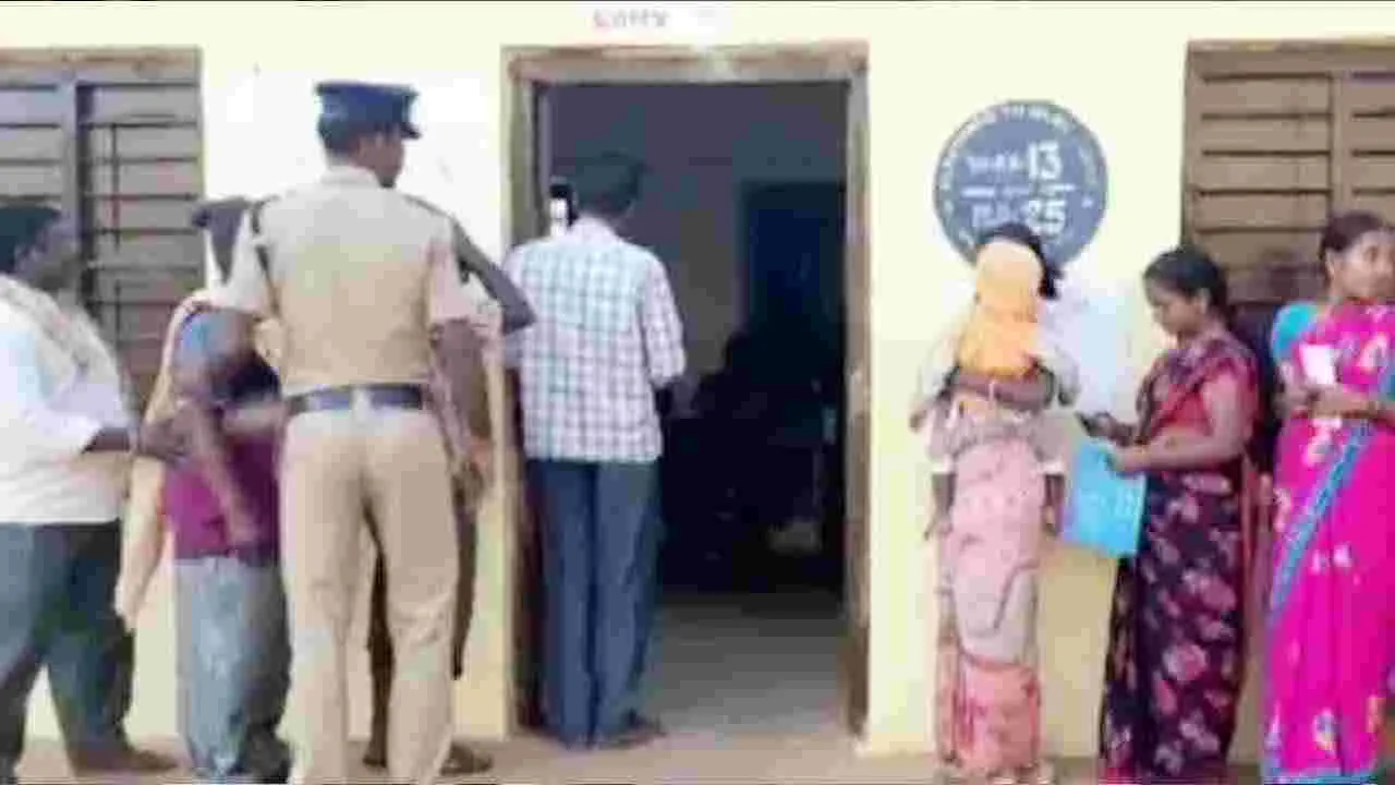 Local Body Elections:  పల్లెల్లో ఆత్మీయ పలకరింపులు.. జోరుగా విందులు